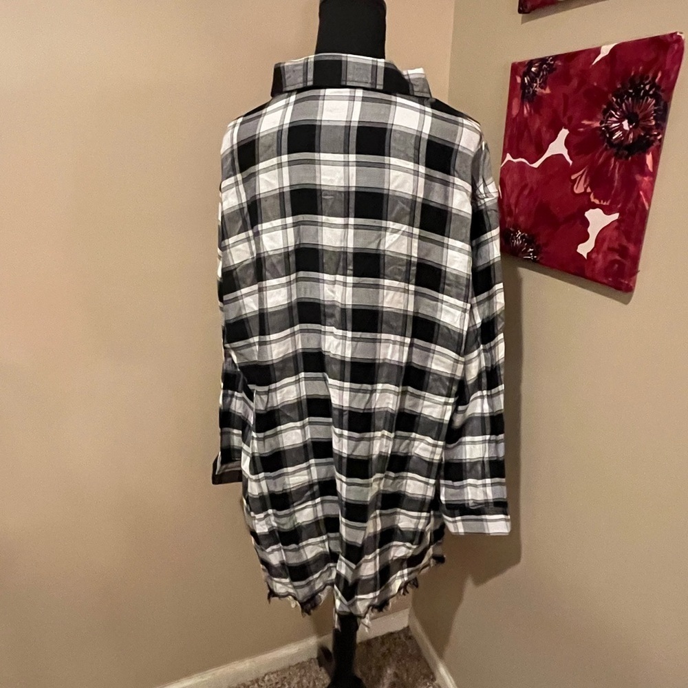 Umgee Women's Long Sleeve Plaid Shirt Black White Plaid, size 2XL - Picture 3 of 8